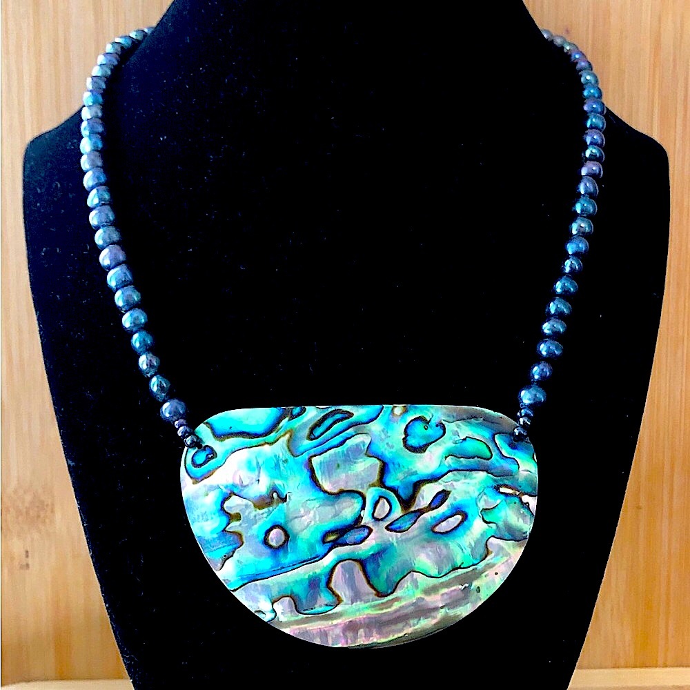 $94  14K Yellow Gold Clasp Estate Necklace  Pearls & Abalone Marked 14K  G.S.J.